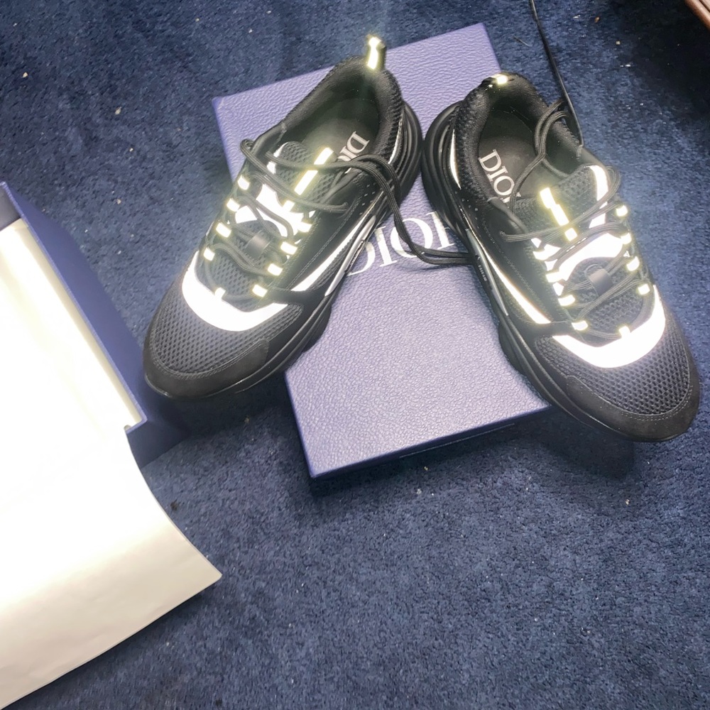 Dior B22’s